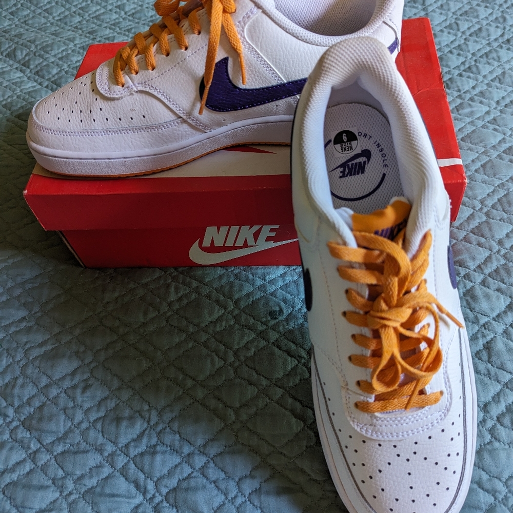Sneakers - Picture 2 of 5